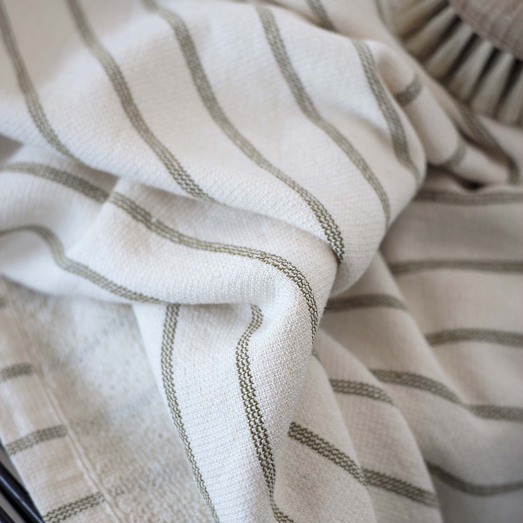 maxi telo da bagno marina muschio, colore muschio, taglia 160 x 100. ideale per momenti di relax dopo il bagno