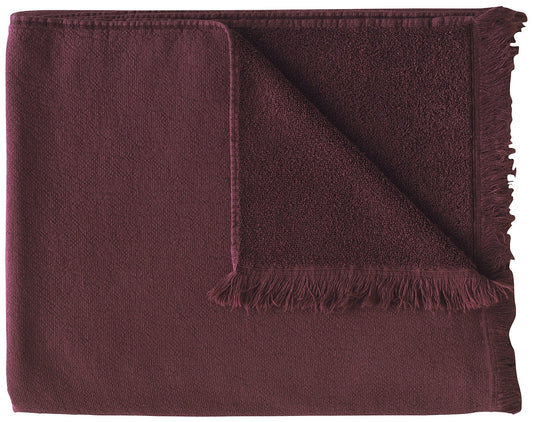 maxi telo da bagno luna vino, colore vino, taglia 160 x 100. telo da bagno piegato in modo ordinato su fondo bianco