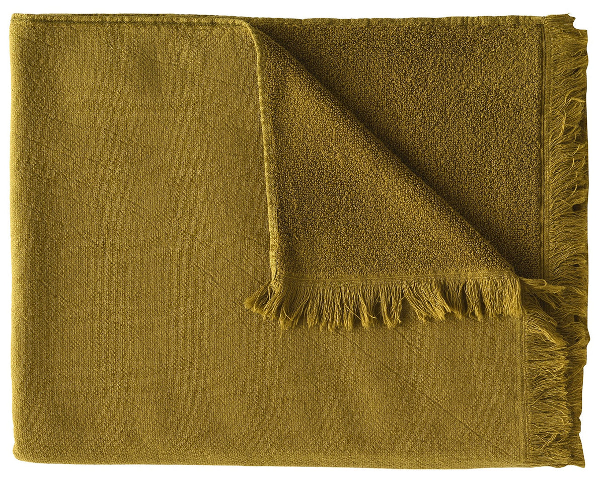 maxi telo da bagno luna noci, colore noci, taglia 160 x 100. telo da bagno piegato in modo ordinato su fondo bianco