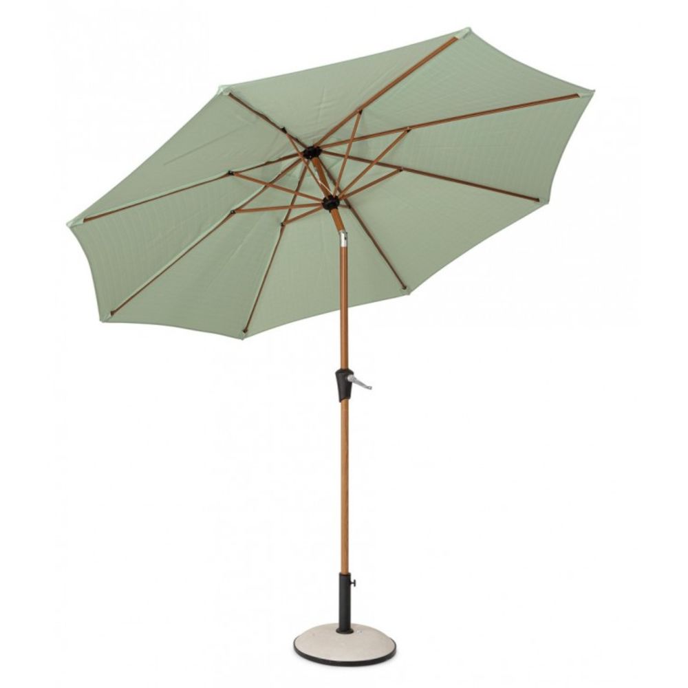 ombrellone rotondo palinuro con palo centrale in acciaio e telo verde, vista ambientata su terrazzo, patio o bordo piscina