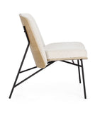 poltrona emerson in tessuto effetto bouclé avorio e gambe in acciaio nero, struttura in legno naturale, dettaglio del...