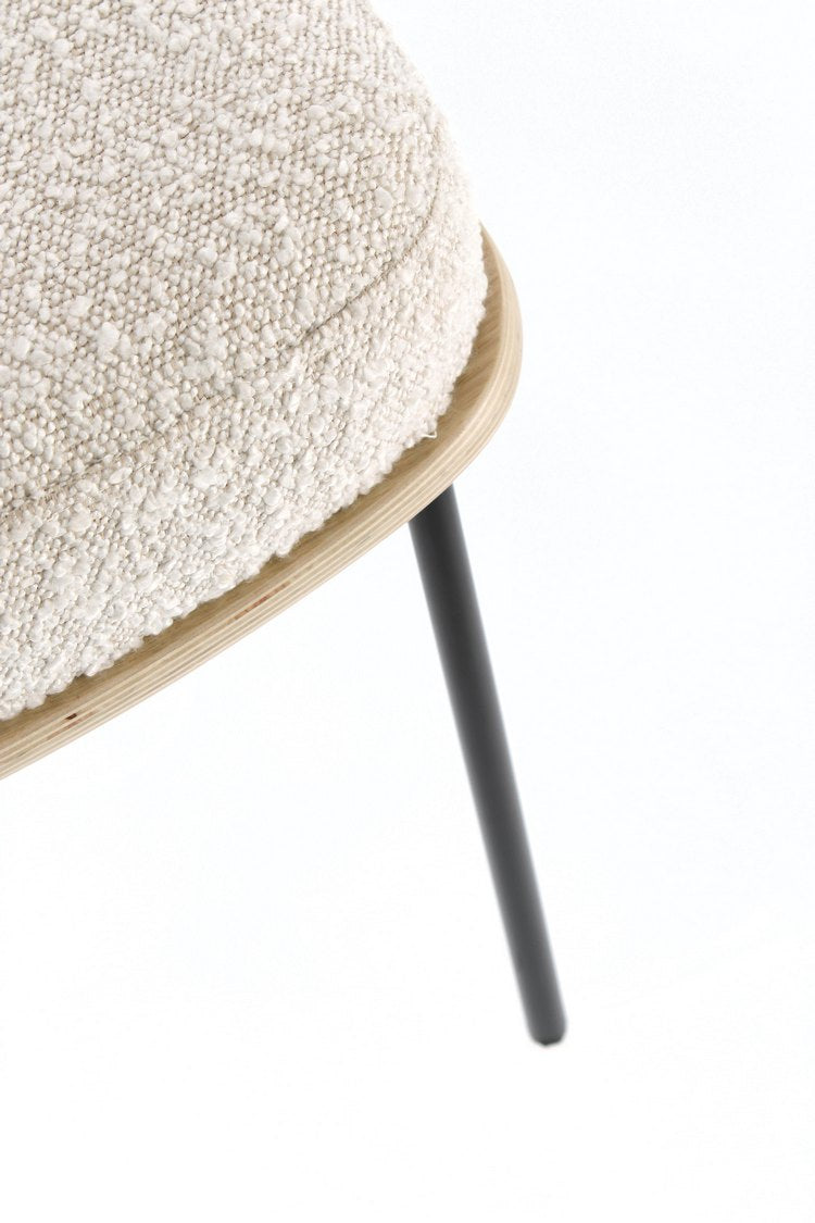 poltrona emerson in tessuto effetto bouclé avorio e gambe in acciaio nero, struttura in legno naturale, struttura in legno o...