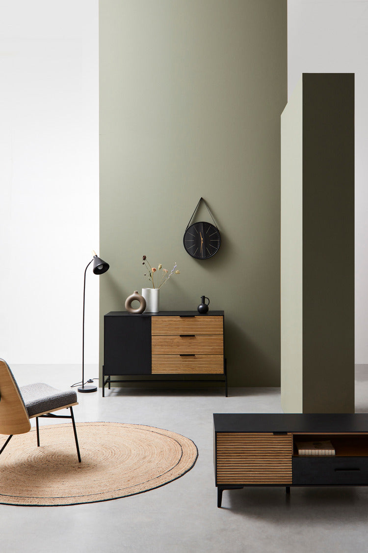 poltrona emerson in tessuto effetto bouclé tortora e gambe in acciaio nero, struttura in legno naturale, design ergonomico...