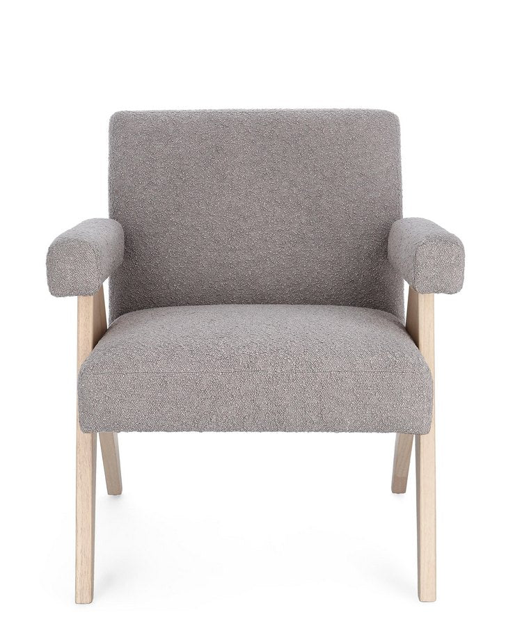 poltrona faiza in tessuto effetto bouclé tortora e gambe in legno rubberwood, vista ambientata in soggiorno o angolo lettura