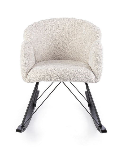 poltrona sibilla in tessuto effetto bouclé naturale e base in legno rubberwood, vista ambientata in soggiorno o angolo...