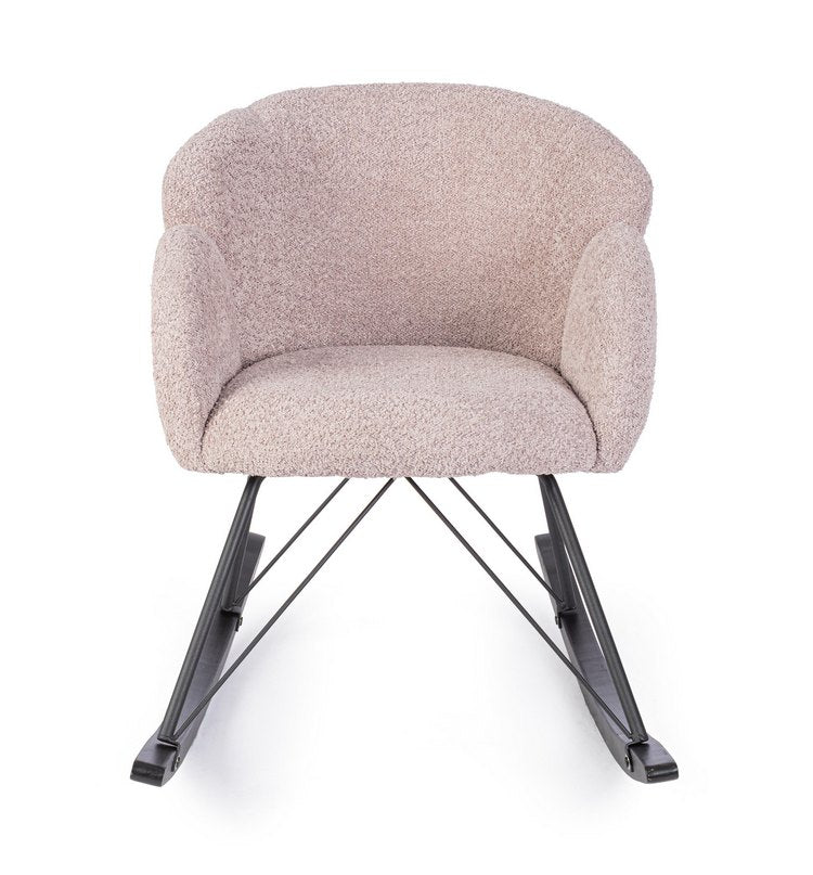 poltrona sibilla in tessuto effetto bouclé rosa antico e base in legno rubberwood, vista ambientata in soggiorno o angolo...