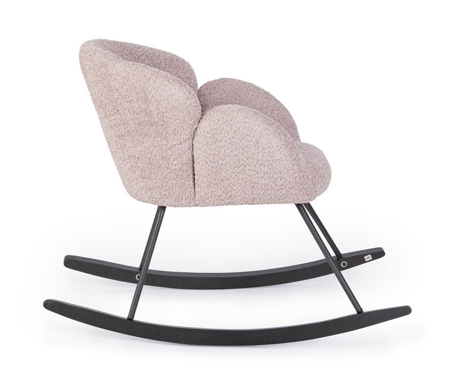 poltrona sibilla in tessuto effetto bouclé rosa antico e base in legno rubberwood, dettaglio del rivestimento in tessuto o...