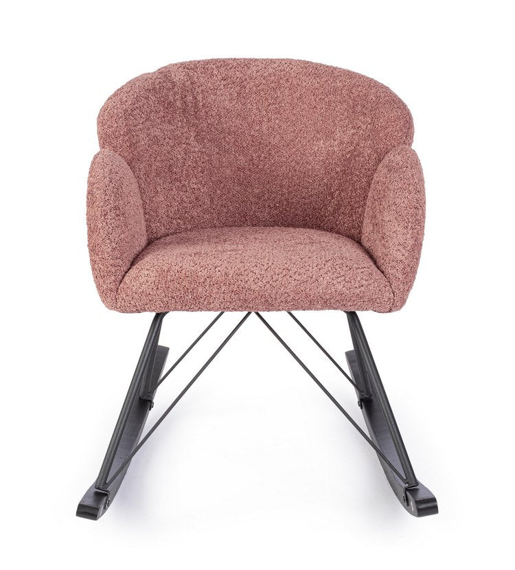 poltrona sibilla in tessuto effetto bouclé ruggine e base in legno rubberwood, vista ambientata in soggiorno o angolo lettura