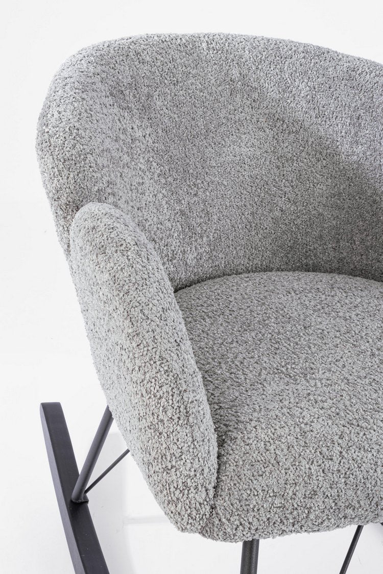 poltrona sibilla in tessuto effetto bouclé grigio chiaro e base in legno rubberwood, struttura in legno o metallo resistente...