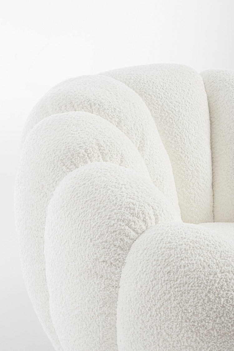 poltrona girevole florel in tessuto effetto bouclé bianco, ideale per creare un angolo relax in casa