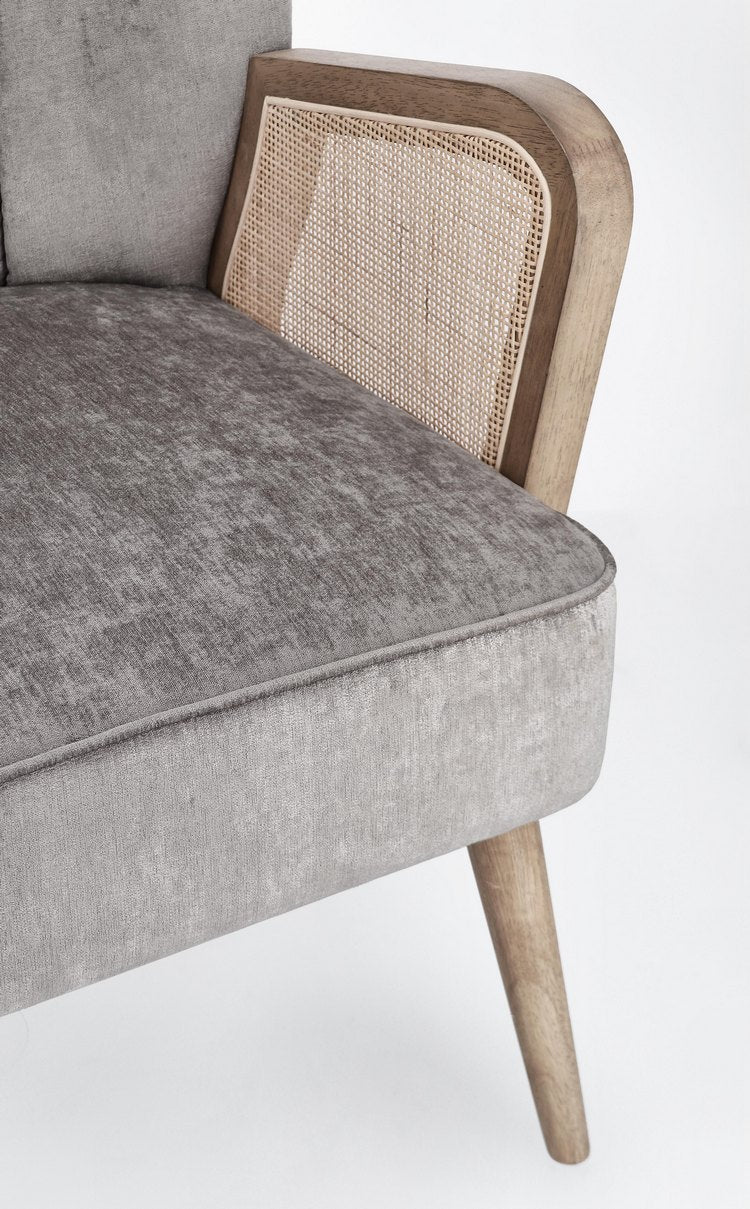 poltrona virna in tessuto effetto velluto grigio, gambe e braccioli in legno naturale, struttura in legno o metallo...