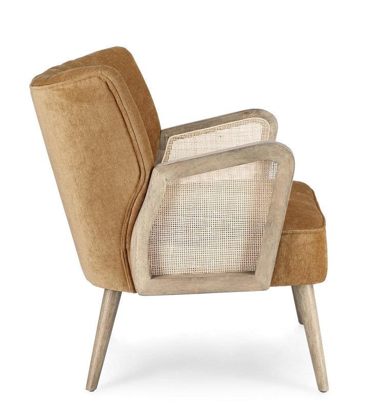 poltrona virna in tessuto effetto velluto giallo senape, gambe e braccioli in legno naturale, dettaglio del rivestimento in...