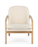 poltrona elaide in tessuto effetto bouclé bianco e struttura in legno rubberwood, vista ambientata in soggiorno o angolo...