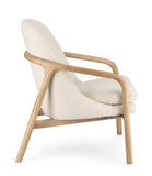 poltrona elaide in tessuto effetto bouclé bianco e struttura in legno rubberwood, dettaglio del rivestimento in tessuto o...