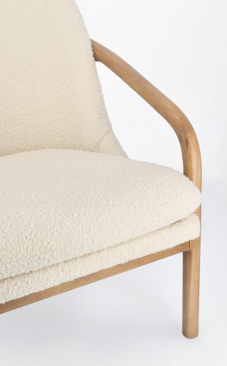 poltrona elaide in tessuto effetto bouclé bianco e struttura in legno rubberwood, ideale per creare un angolo relax in casa