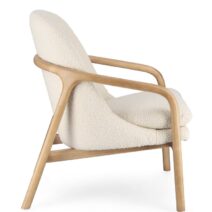 Poltrona ELAIDE in tessuto effetto bouclé bianco e struttura in legno rubberwood