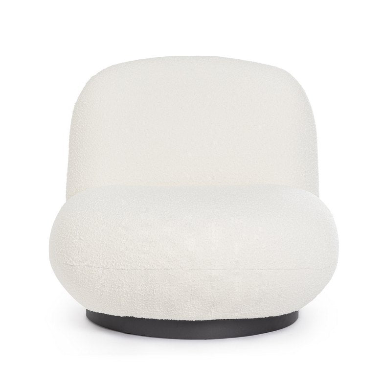 poltrona girevole margot in tessuto effetto bouclé bianco, vista ambientata in soggiorno o angolo lettura