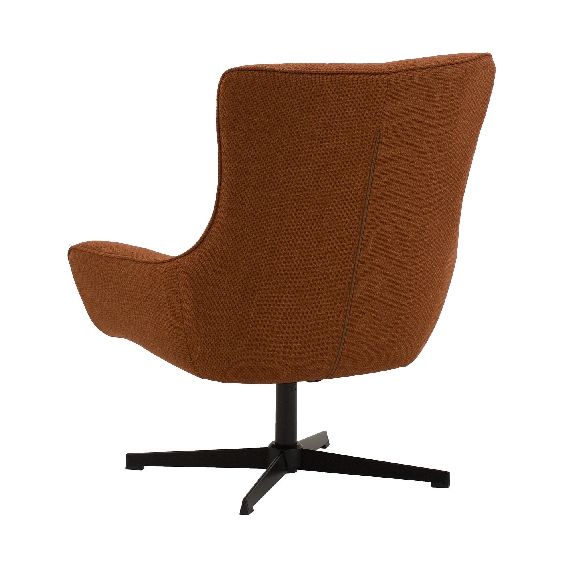 poltrona girevole cartagena in tessuto terracotta e base in metallo nero, vista ambientata in soggiorno o angolo lettura