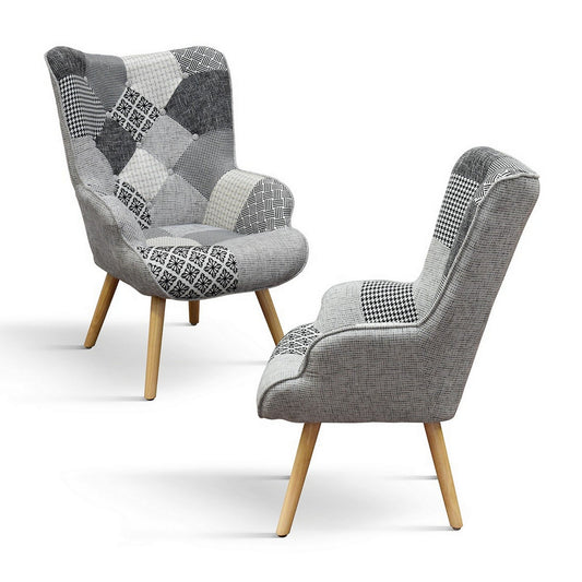 poltrona havana in tessuto patchwork grigio e gambe in legno, vista ambientata in soggiorno o angolo lettura