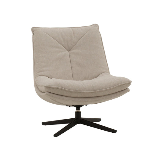 poltrona girevole brikell in tessuto beige e base in metallo nero, vista ambientata in soggiorno o angolo lettura