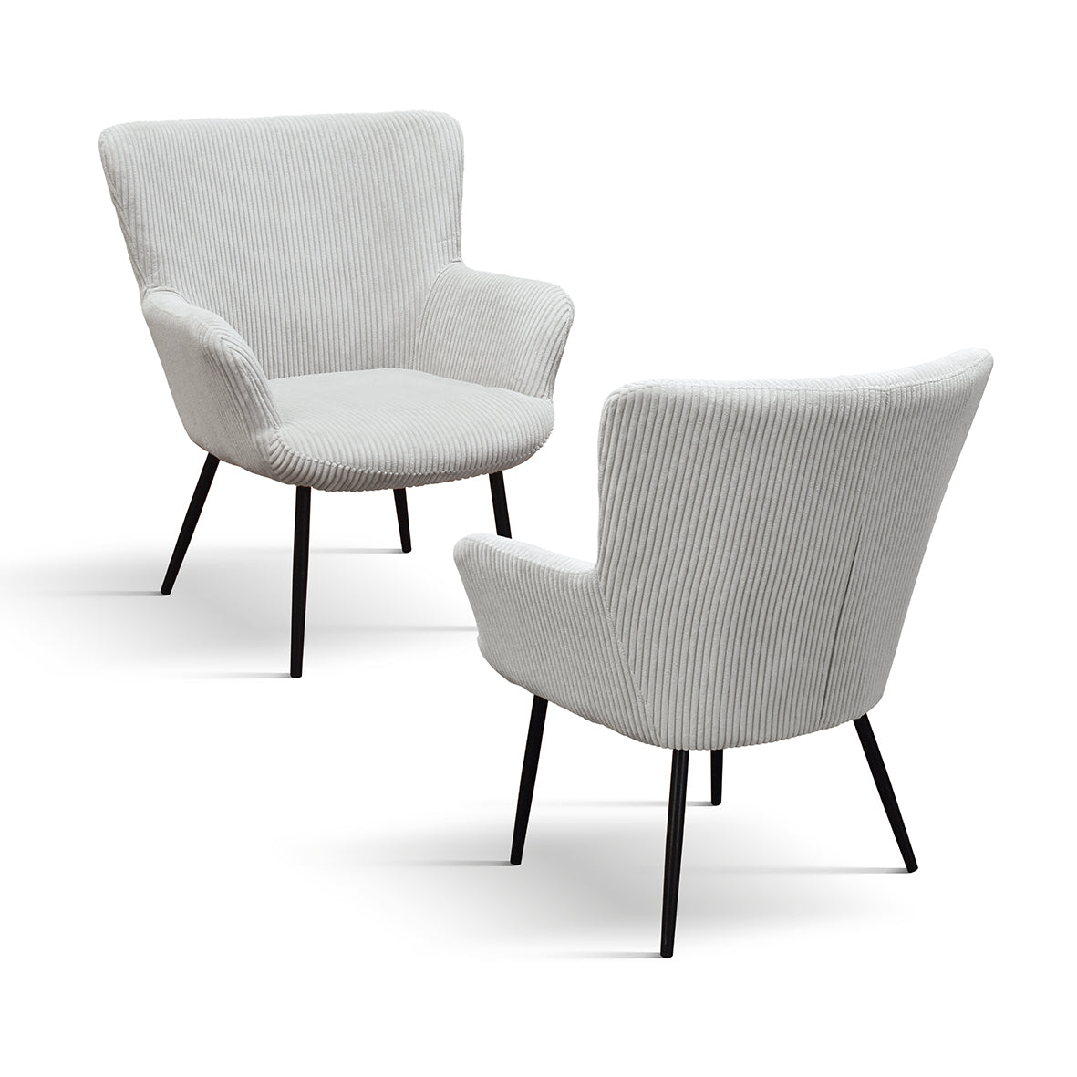 poltrona megeve in tessuto effetto velluto grigio chiaro e gambe in metallo, vista ambientata in soggiorno o angolo lettura