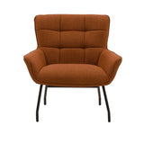 poltrona woolwich in tessuto terracotta e gambe in metallo nero, vista ambientata in soggiorno o angolo lettura