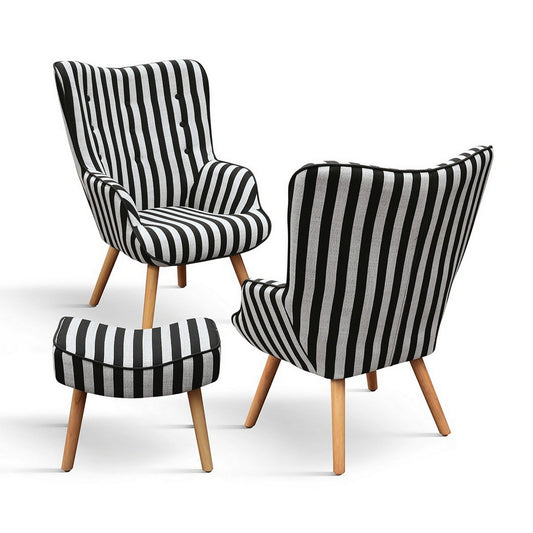 poltrona havana in tessuto a righe bianco e nero e gambe in legno, con poggiapiedi, vista ambientata in soggiorno o angolo...