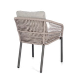 set di 4 poltroncine galdana in alluminio antracite con intreccio in corda beige, con braccioli, vista ambientata in...