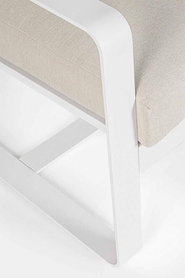 set di 2 poltrone merrigan in alluminio bianco e tessuto tortora, struttura in alluminio, rattan o legno trattato