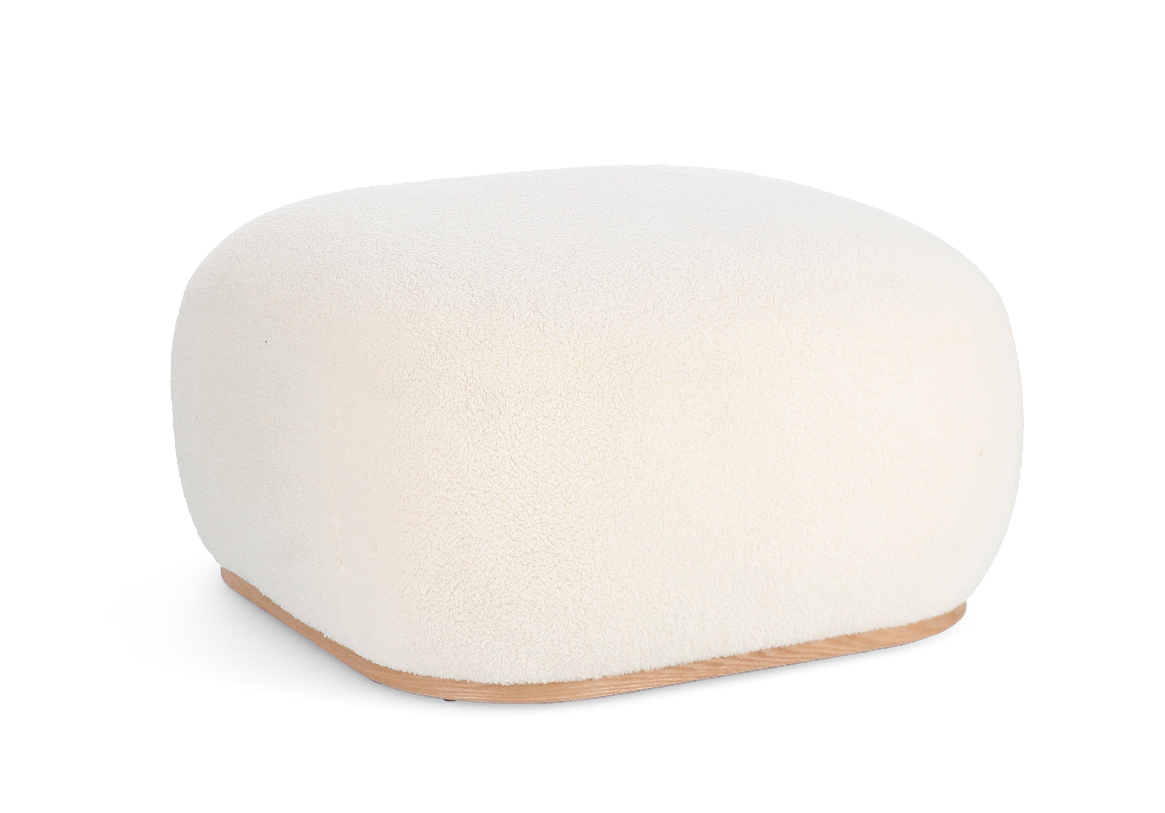 pouf miriana tessuto bianco e base in legno, pouf imbottito in tessuto o velluto con seduta confortevole