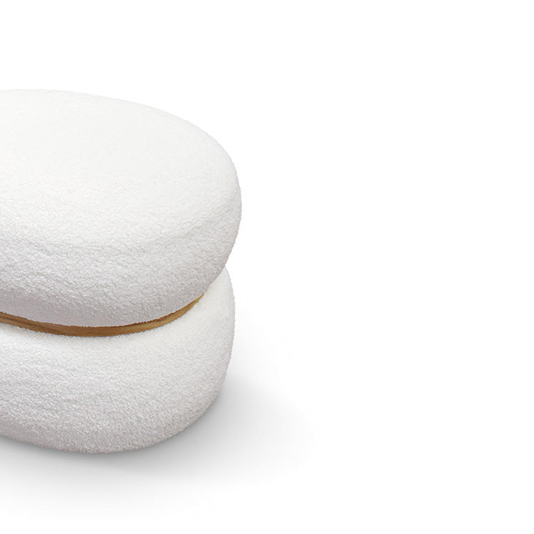 pouf boston ovale in tessuto effetto lana bianco e anello in legno, complemento d’arredo ideale per soggiorno o camera
