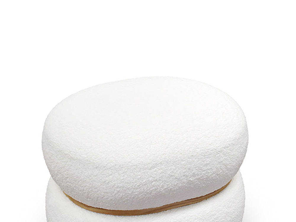 pouf boston ovale in tessuto effetto lana bianco e anello in legno, dettaglio delle cuciture e materiali di rivestimento