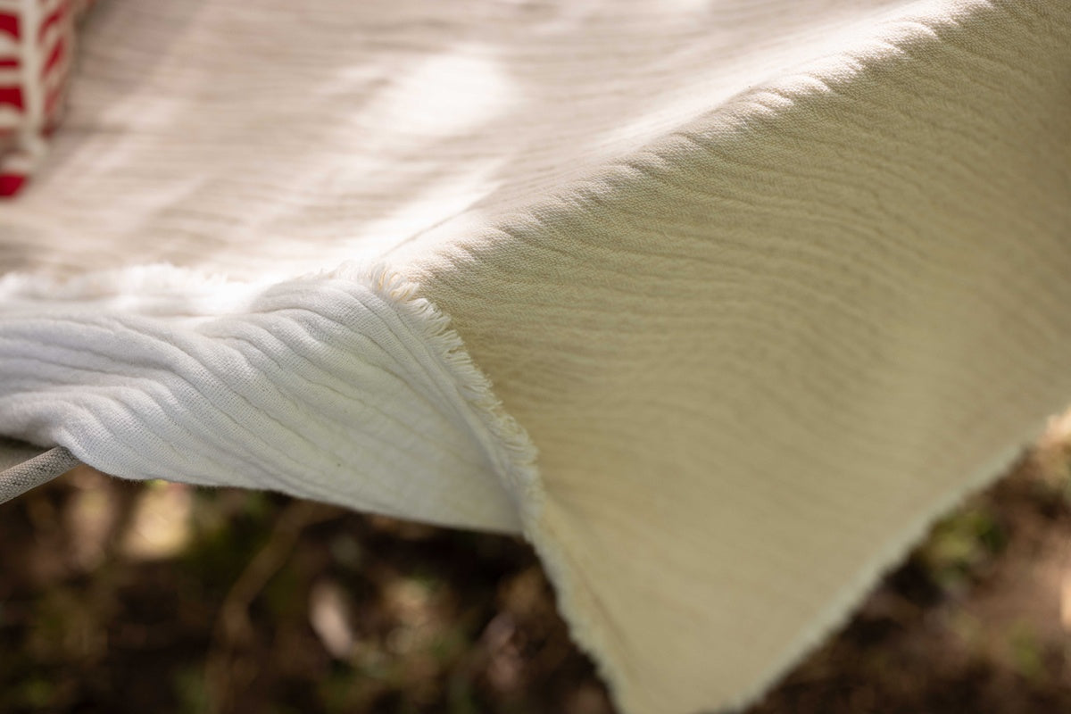 plaid emilio lino, colore lino, taglia 180 x 260. versatile e pratico per ogni angolo della casa, dal soggiorno alla camera