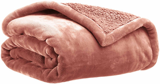 plaid michka terracotta, colore terracotta, taglia 240 x 220. plaid piegato in vista frontale su fondo bianco, perfetto per... 2000