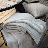 plaid michka lino, colore lino, taglia 240 x 220. coperta plaid soffice e calda, ideale per coccolarsi nelle stagioni fredde