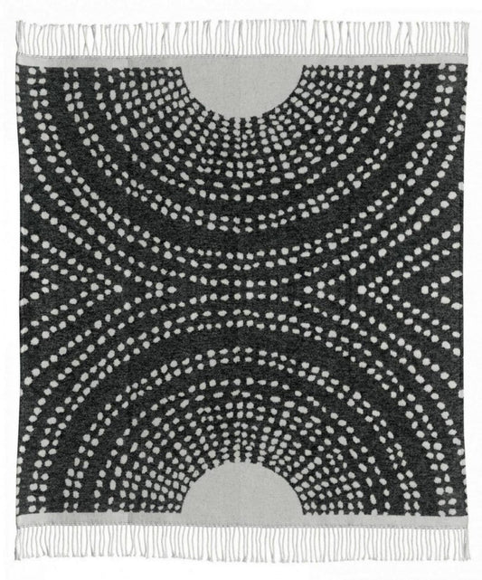 plaid riciclato taina carbone, colore carbone, taglia 127 x 160. plaid piegato in vista frontale su fondo bianco, perfetto...