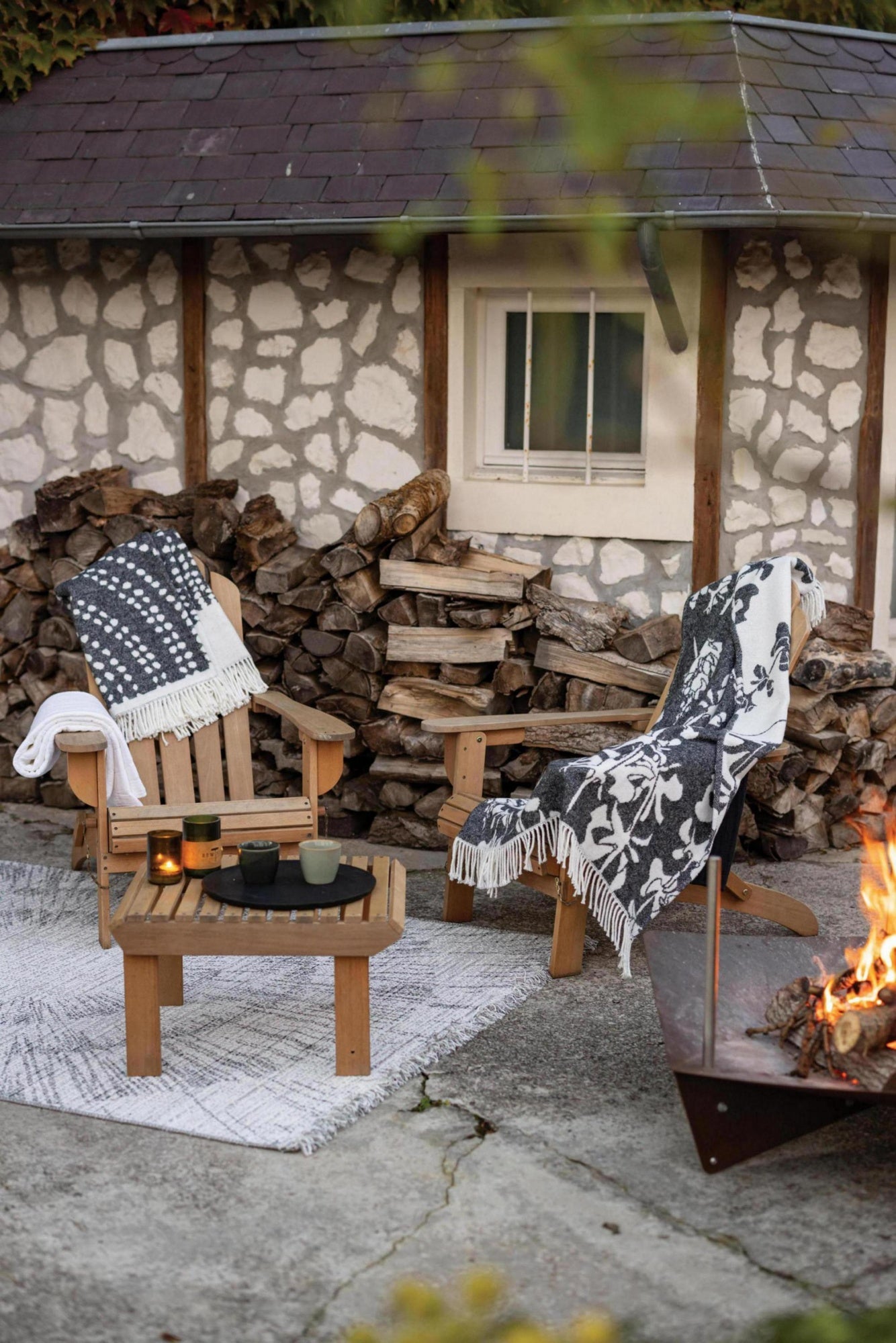 plaid riciclato taina carbone, colore carbone, taglia 127 x 160. dettaglio decorativo che arricchisce letto, divano o...