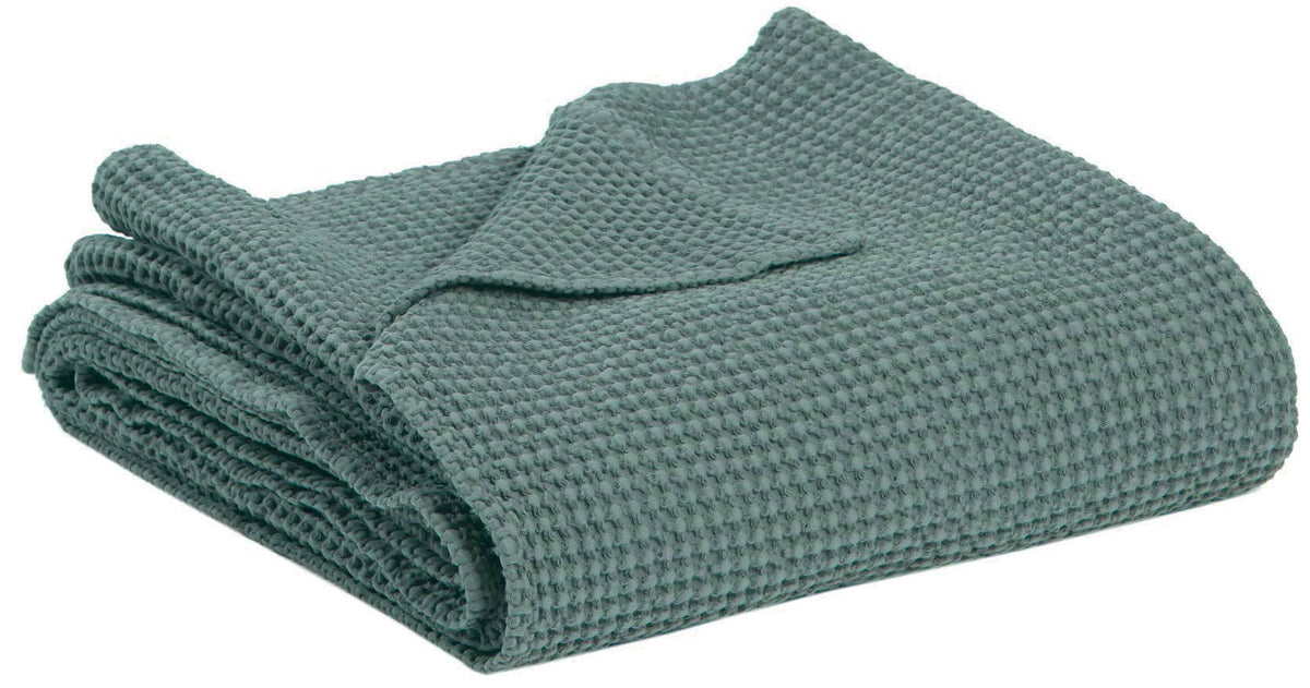 plaid riciclato maia verde grigio, colore verde grigio, taglia 140 x 200. plaid piegato in vista frontale su fondo bianco,...