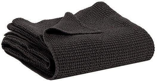 plaid riciclato maia carbone, colore carbone, taglia 140 x 200. plaid piegato in vista frontale su fondo bianco, perfetto...