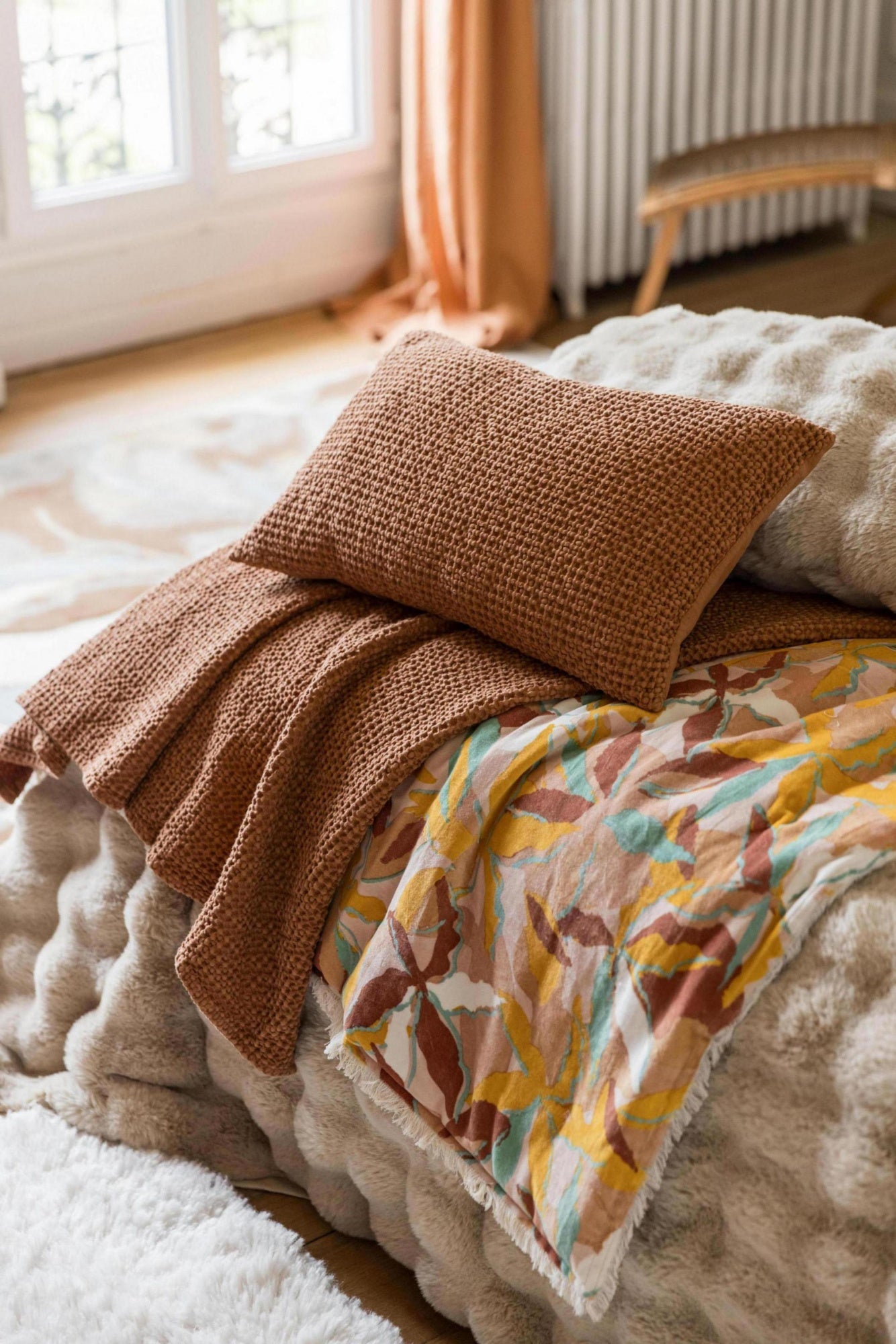 plaid riciclato maia rame, colore rame, taglia 140 x 200. dettaglio decorativo che arricchisce letto, divano o poltrona