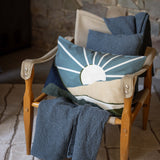 plaid riciclato maia piombo, colore piombo, taglia 180 x 260. versatile e pratico per ogni angolo della casa, dal soggiorno...