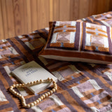 plaid stampato taho rame, colore rame, taglia 135 x 200. dettaglio decorativo che arricchisce letto, divano o poltrona