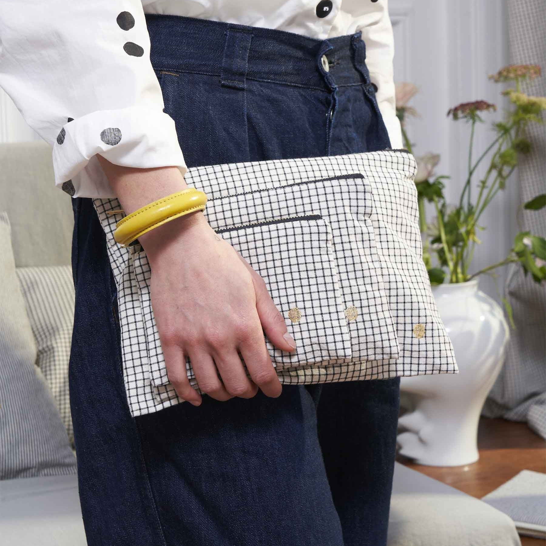 pochette gustave caviar, colore gustave caviar, taglia s. dettaglio del prodotto da bagno