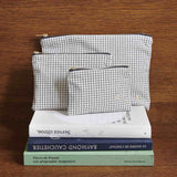 pochette gustave caviar, colore gustave caviar, taglia s. dettaglio del prodotto da bagno