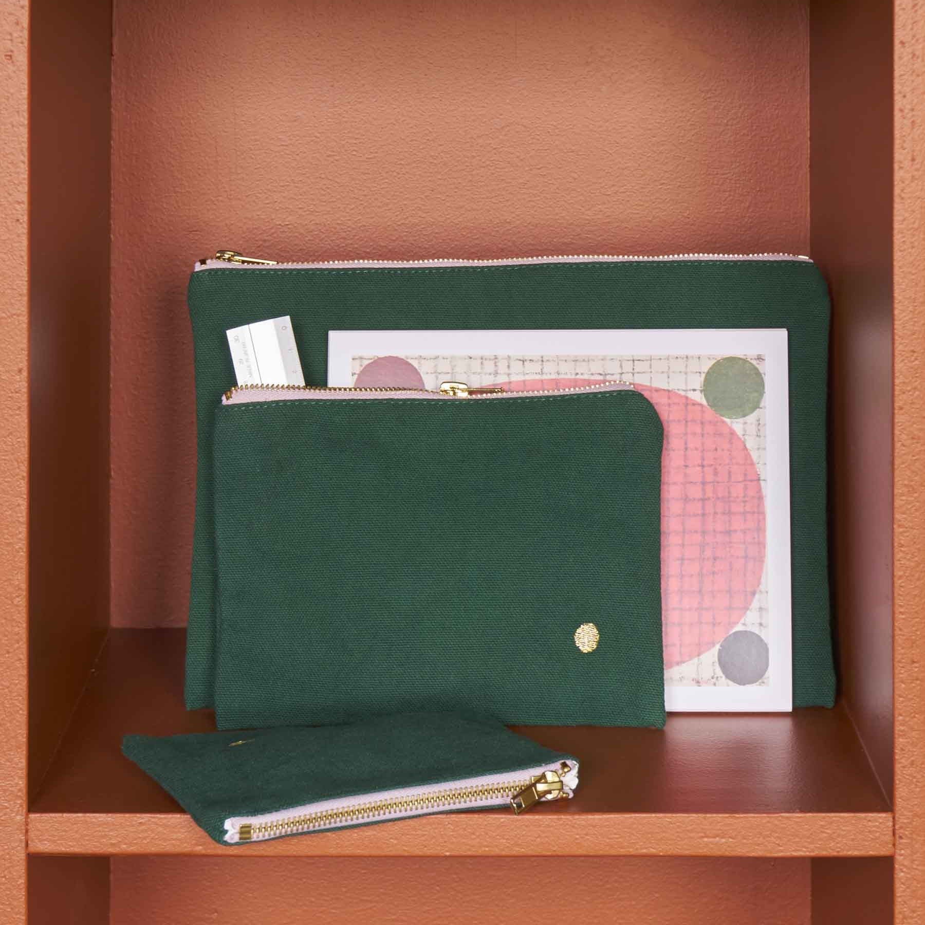 pochette iona nori, colore nori, taglia 14 x 19 x 1. dettaglio del prodotto da bagno