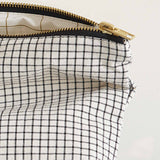 pochette gustave caviar, colore gustave caviar, taglia m. dettaglio del prodotto da bagno