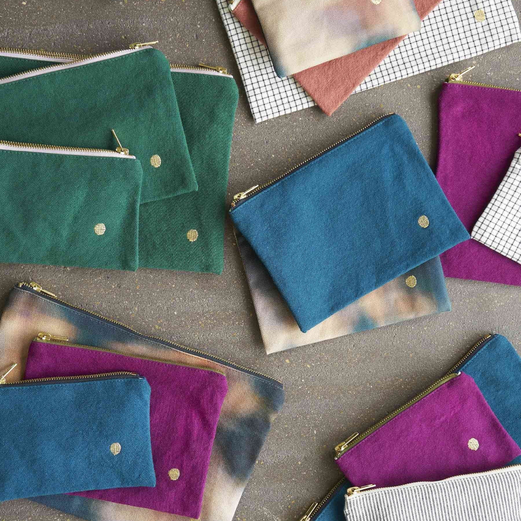 pochette iona nori, colore nori, taglia 19 x 28 x 1. dettaglio del prodotto da bagno