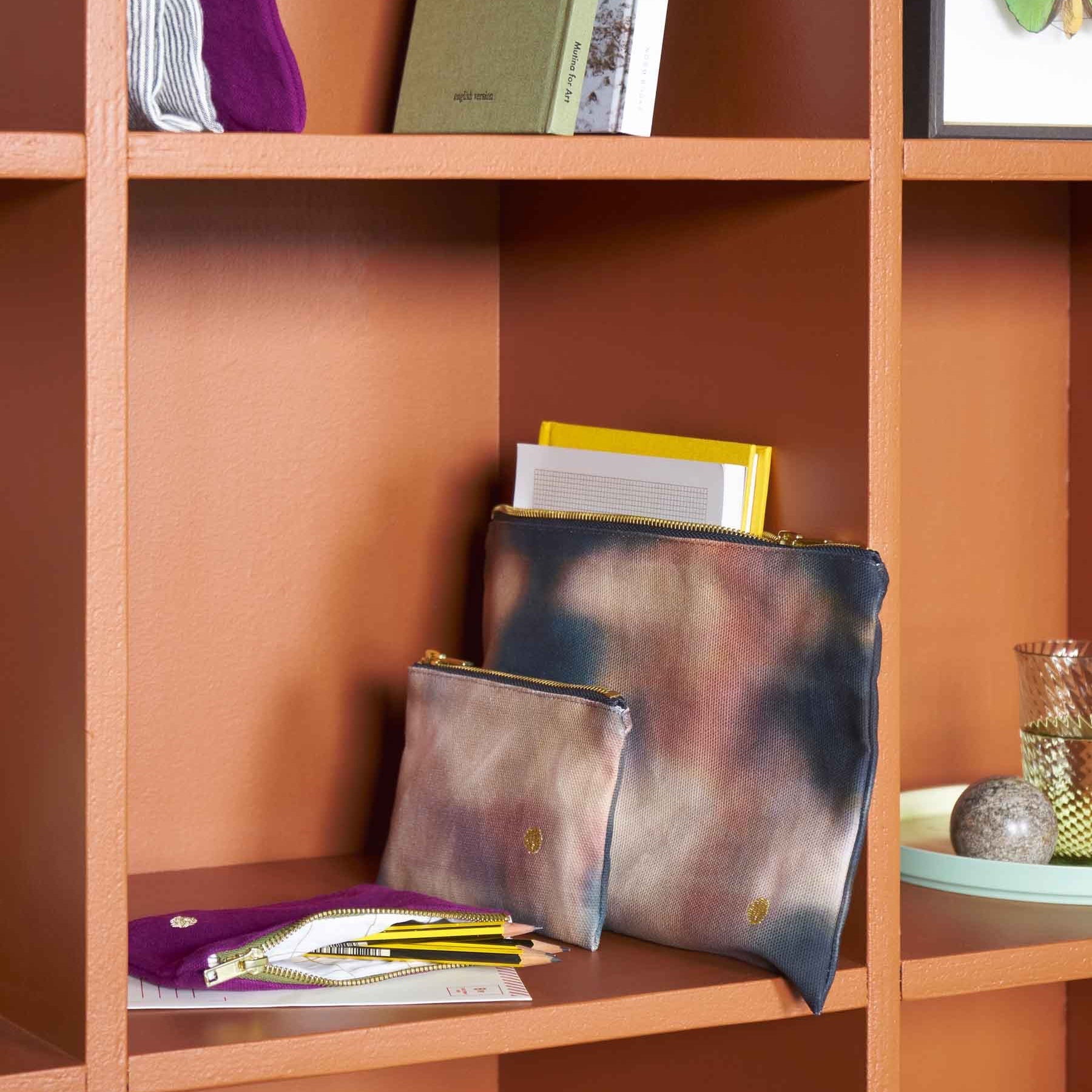 pochette iona multicolore, colore multicolore, taglia 19 x 28 x 1. dettaglio del prodotto da bagno