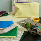 pochette iona luce del sole, colore luce del sole, taglia 19 x 28 x 1. dettaglio del prodotto da bagno