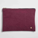 pochette iona vino, colore vino, taglia 19 x 28 x 1. dettaglio del prodotto da bagno